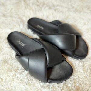 ROAM Women's Black Cloud Sandals